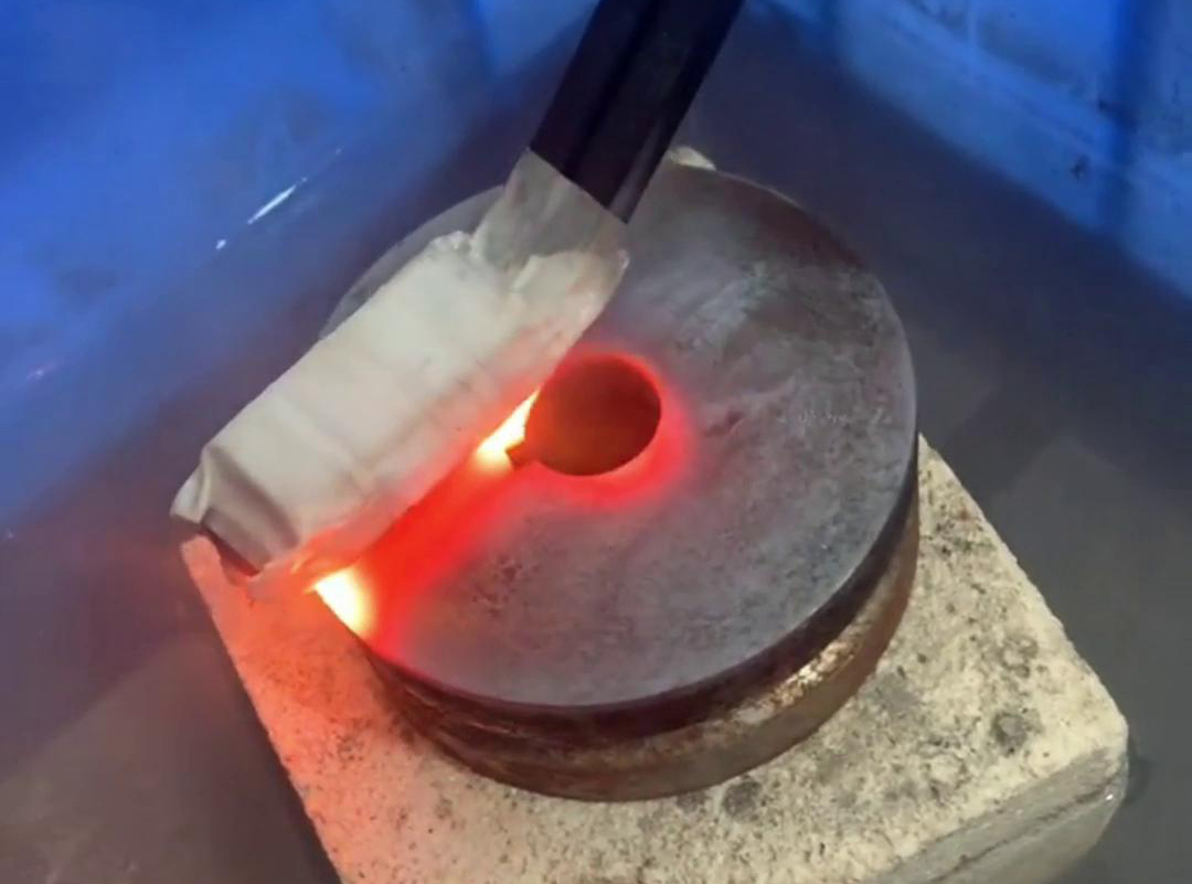 海拓感應(yīng)加熱設(shè)備，致力開發(fā)國(guó)外市場(chǎng)