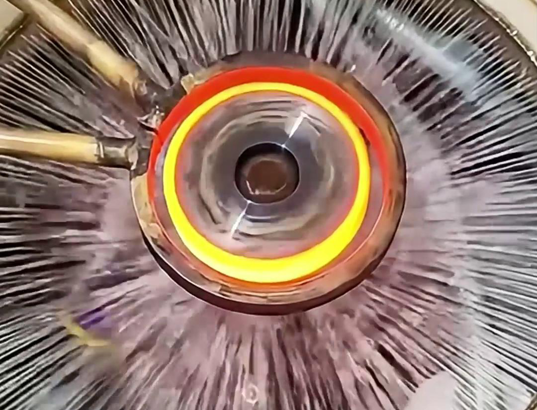 高頻機對齒輪淬火保證齒輪表面的高性能，又能保持齒輪整體性能的穩(wěn)定性