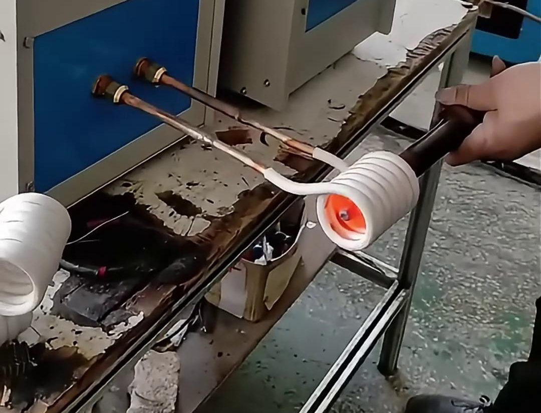 鎬釬加熱鍛造使用高頻加熱機(jī)是一種高效、快速的熱處理方法