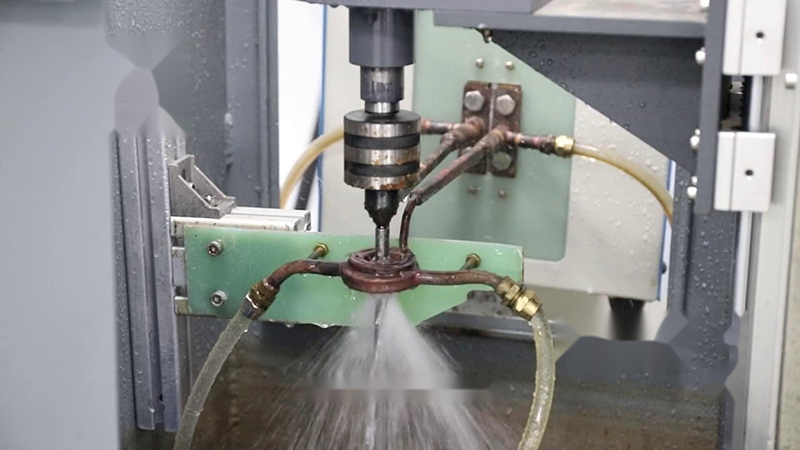 半自動(dòng)淬火熱處理高頻淬火機(jī)床在汽車、機(jī)械制造、工具制造等行業(yè)有著廣泛的應(yīng)用