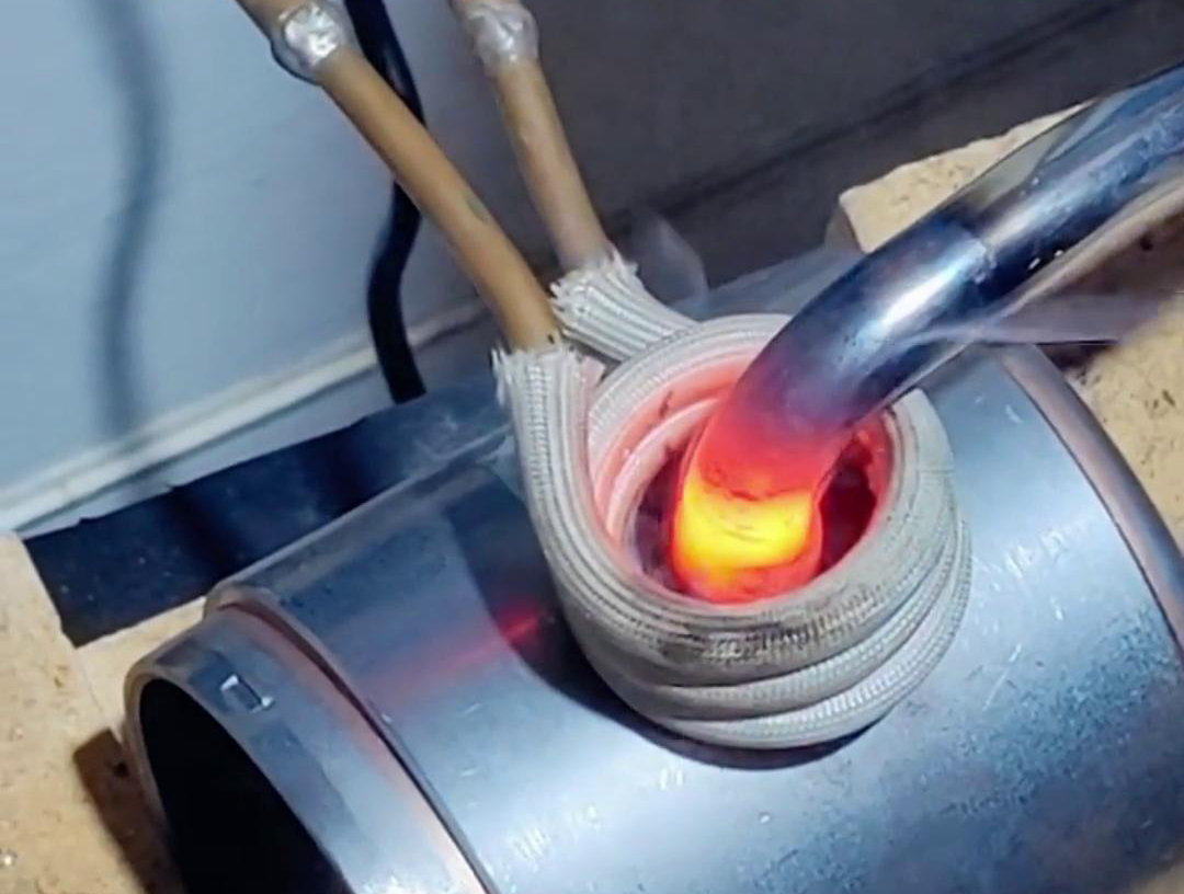 高頻焊機(jī)確實是一種非常適合焊接不銹鋼件的設(shè)備