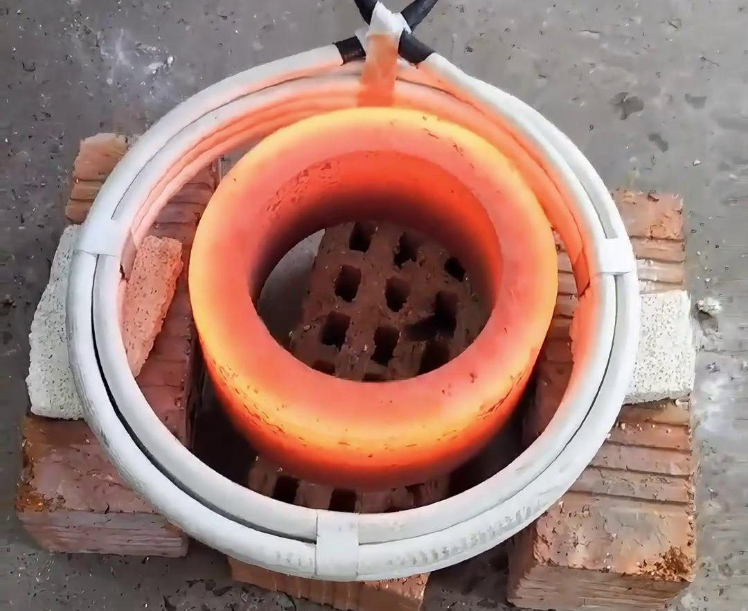 軟鏈接感應加熱與手持式感應加熱有什么區(qū)別？