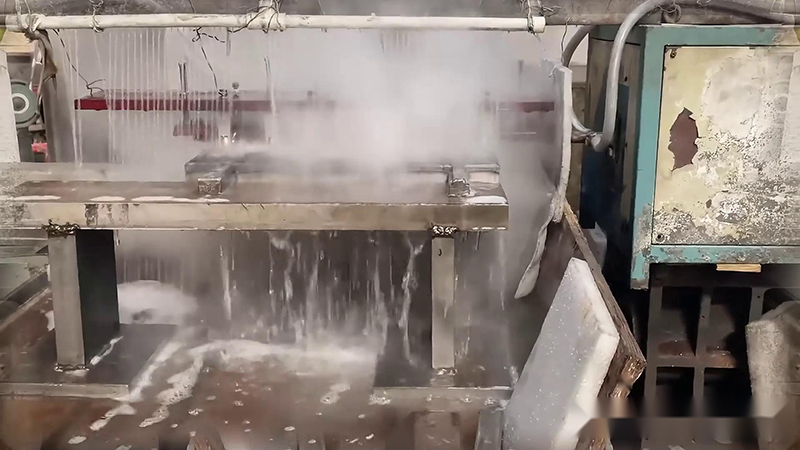 平面淬火熱處理是一種有效的金屬表面強化方法，能夠顯著提高工件表面的硬度、耐磨性和疲勞強度