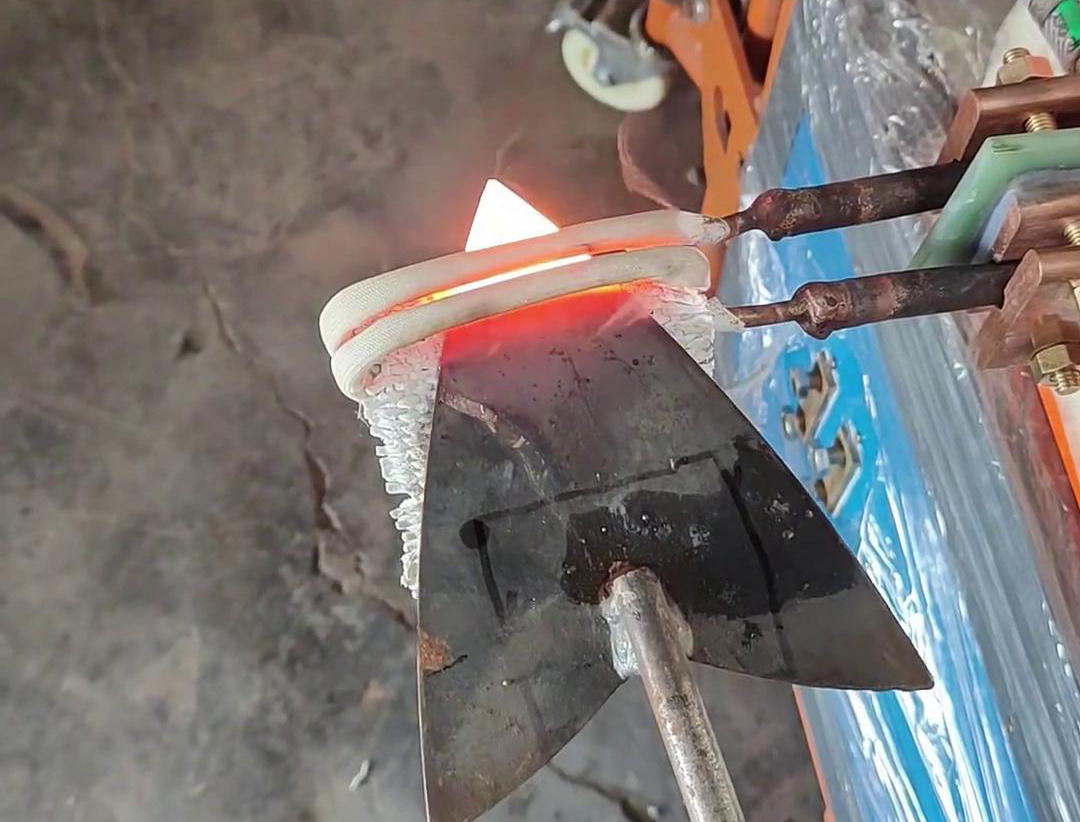 對于3mm厚的鋼鐵板加熱，選擇超高頻加熱機還是高頻加熱機，