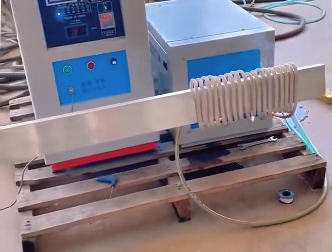 高頻加熱鋁板時，使用溫控儀來監(jiān)測溫度是一個至關(guān)重要的環(huán)節(jié)
