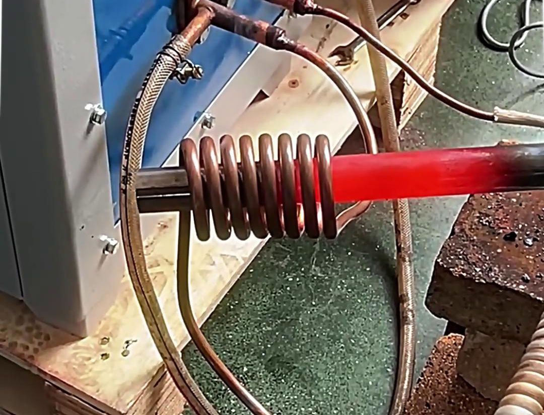 不銹鋼管加熱退火過(guò)程中，高頻加熱設(shè)備的應(yīng)用具有顯著優(yōu)勢(shì)