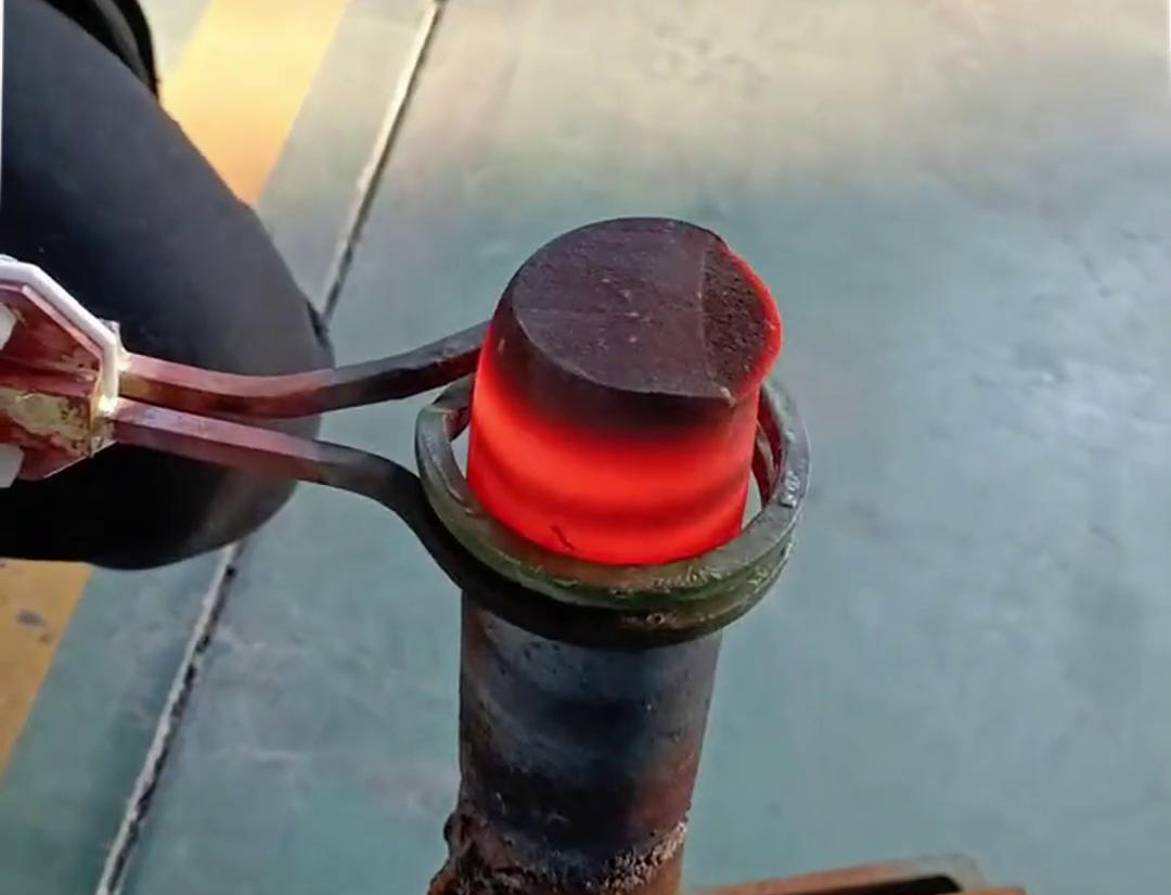 海拓手持式高頻加熱機(jī)，加熱實(shí)心棒料真有一手！