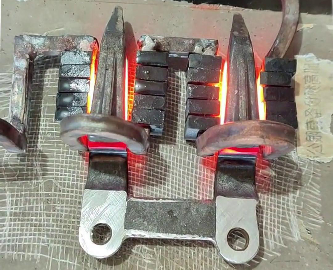 高頻淬火機(jī)在護(hù)刀器淬火熱處理中的應(yīng)用效果分析