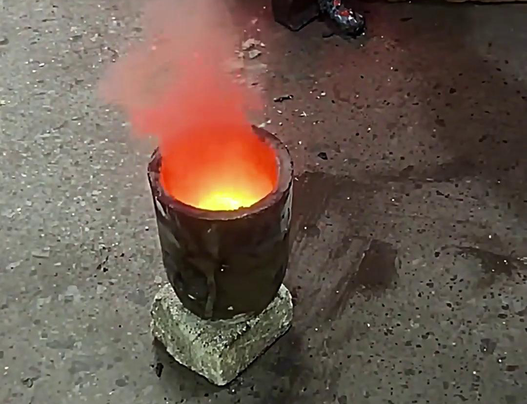 海拓中高頻感應(yīng)加熱熔煉爐，小型金屬加工工廠的得力伙伴