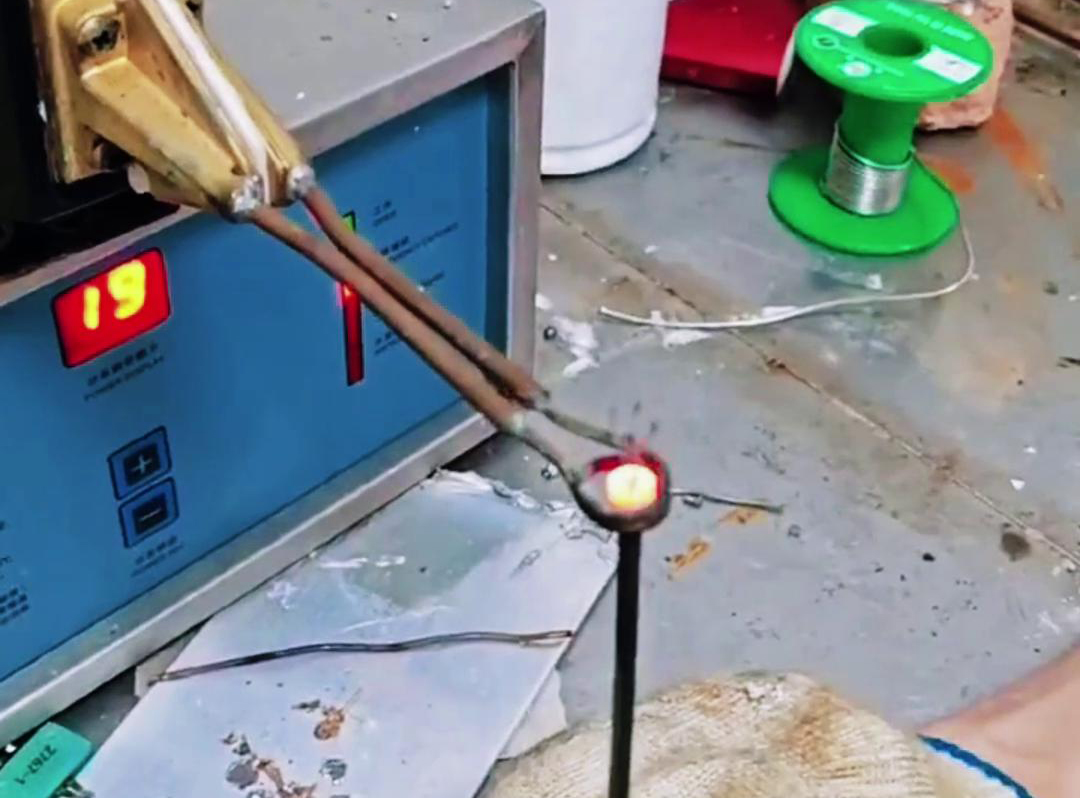 超高頻加熱機(jī):熱流管玻璃封口的高效保障