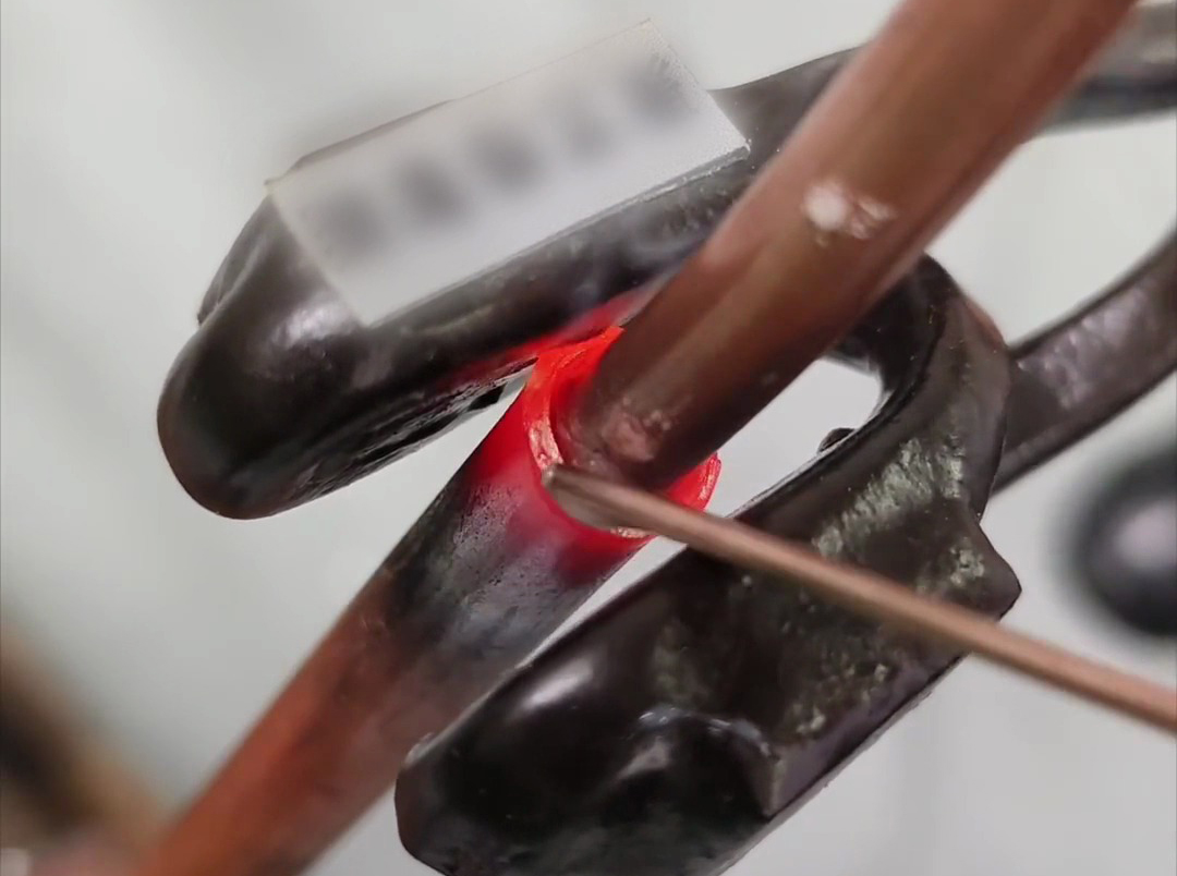 手持式高頻焊接機(jī)：?jiǎn)味嚆~管焊接的靈活解決方案