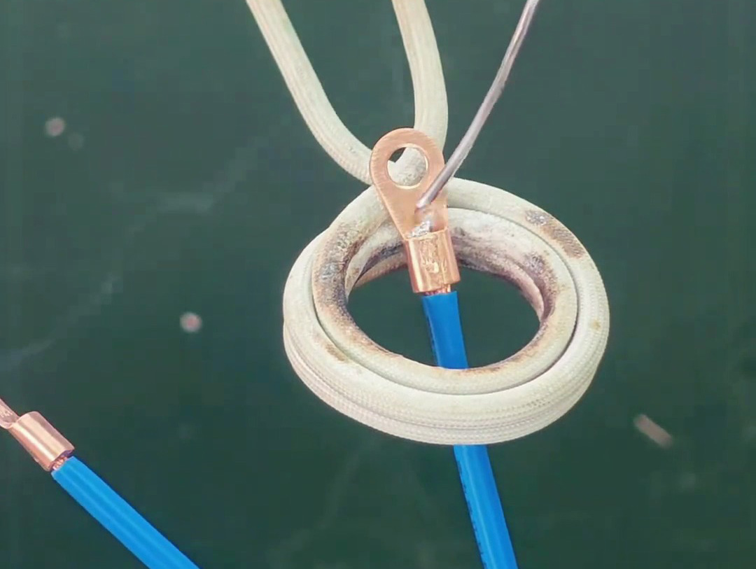 線束端子高頻錫焊技術(shù)解析:新能源系統(tǒng)中的可靠性焊接方案