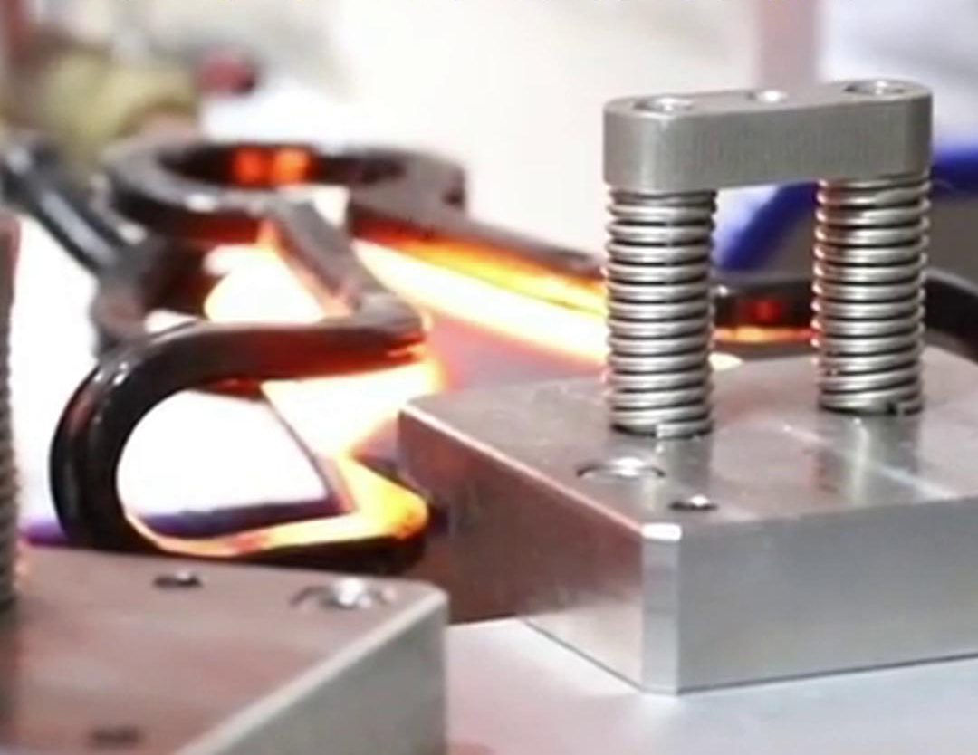 多功能淬火回火一體式自動(dòng)化感應(yīng)加熱設(shè)備是一種高效、節(jié)能、環(huán)保的加熱設(shè)備