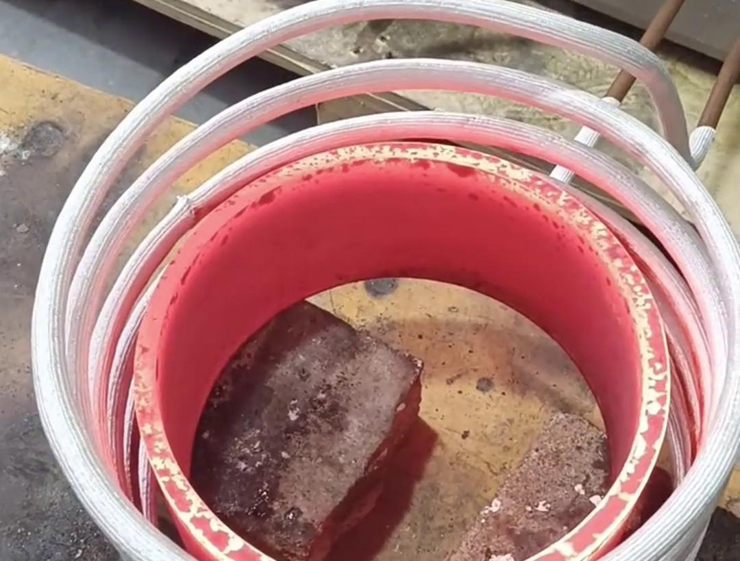 創(chuàng)新科技，加熱不再漫長等待，250mm 鋼管超音頻加熱瞬間搞定，高效節(jié)能，讓加熱變得更簡單