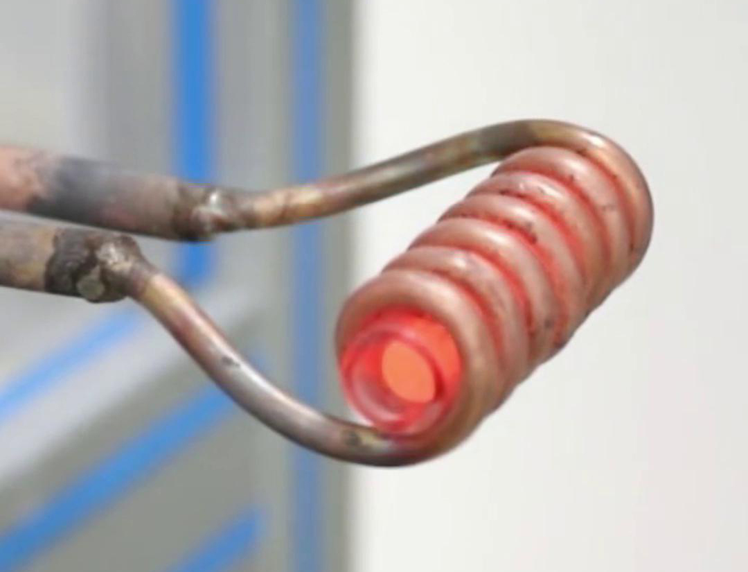 感應(yīng)加熱具有許多優(yōu)點(diǎn)，如加熱速度快、加熱均勻、可控性強(qiáng)等