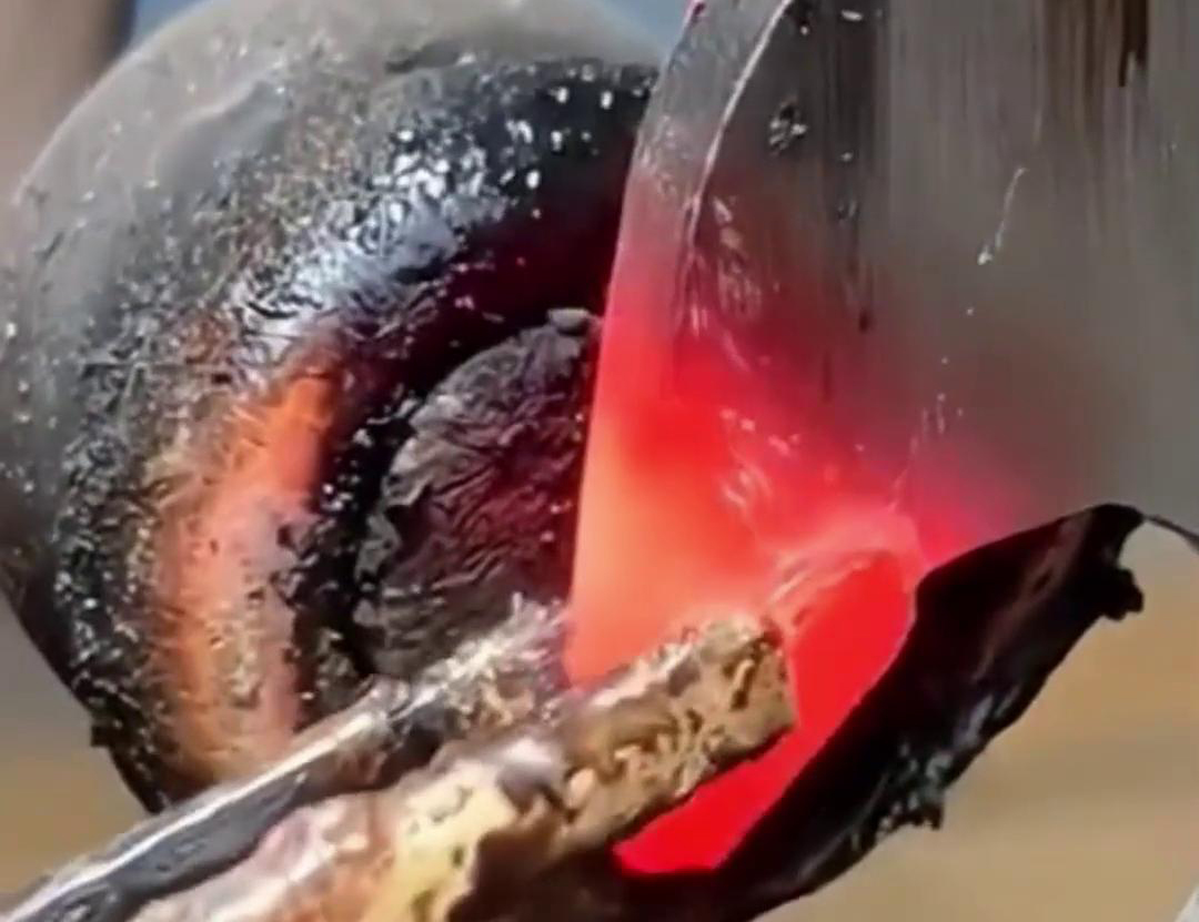 鎢鋼合金和其他金屬焊接在一起，一般采用銅焊，利用高頻加熱機簡單高效就可以達到，熱裝熱拆都適合