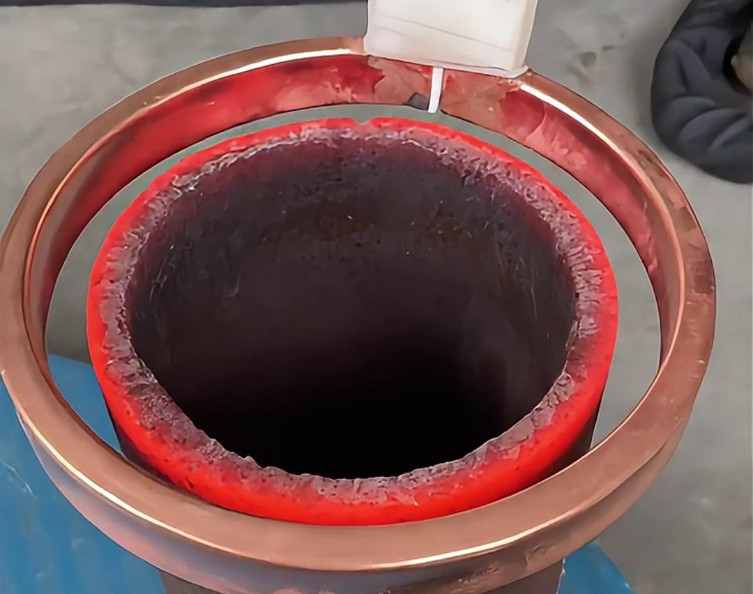 手持式高頻機用途廣泛，加熱焊接淬火退火是常用，熱裝熱配合也是常態(tài)