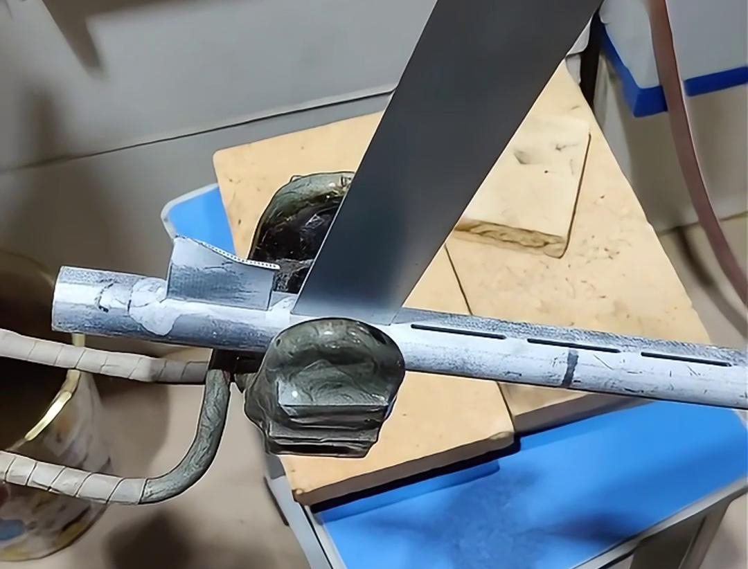 鋁材焊接，特別是在高頻鋁排焊接中，使用高頻焊接技術是一種高效且可靠的方法