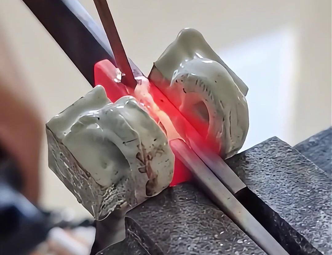 手持式高頻機(jī)確實是進(jìn)行變壓器銅排焊接的理想設(shè)備之一