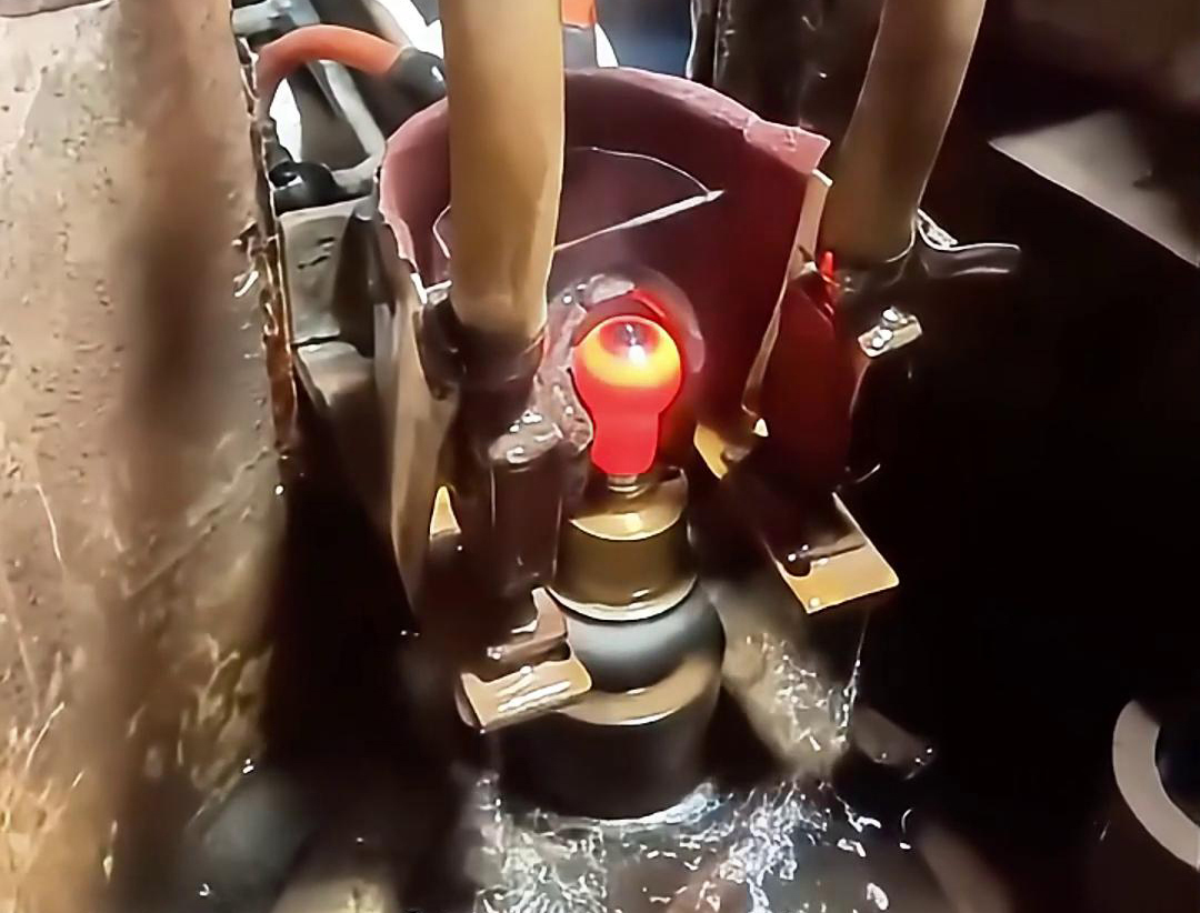 球頭主銷淬火和絲桿軸淬火在工藝、應用和要求上各有特點