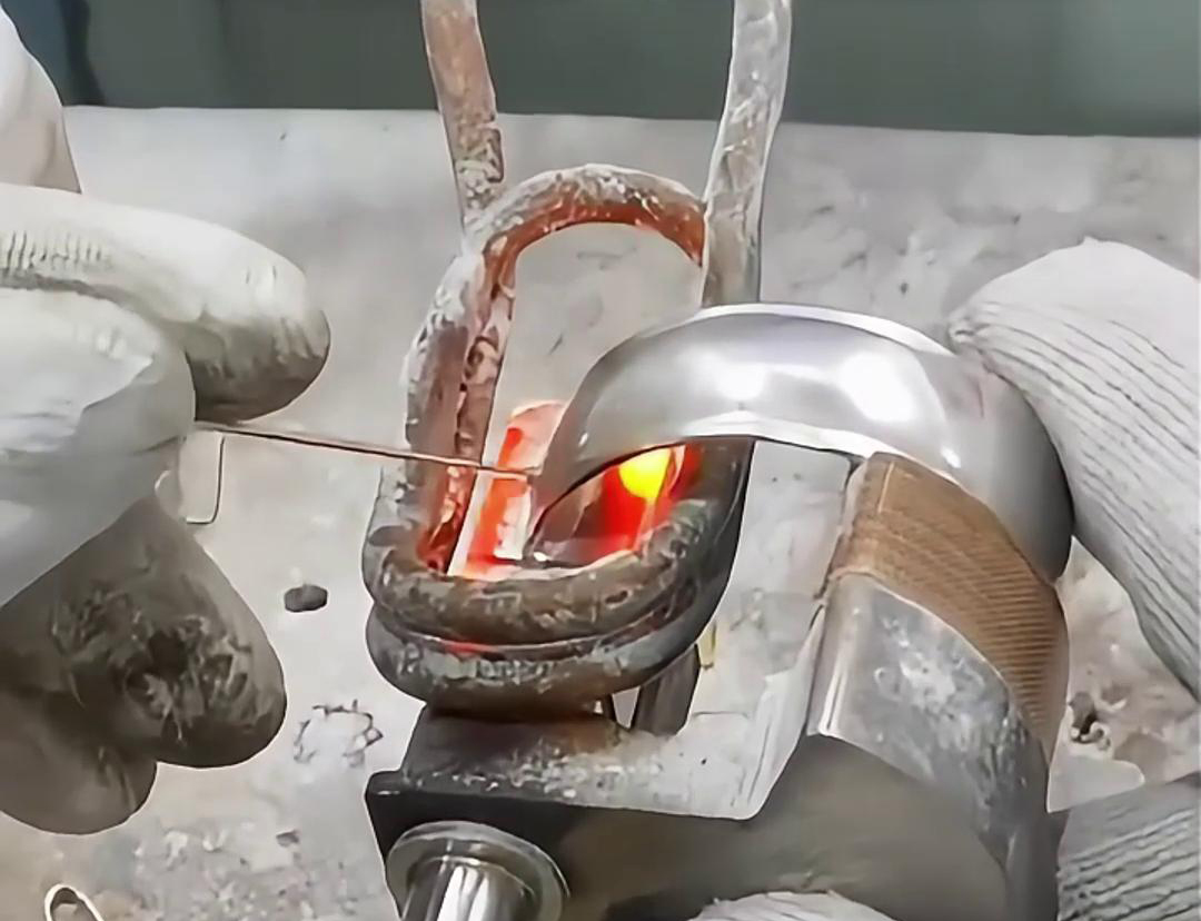 高頻焊接技術(shù)可以實(shí)現(xiàn)快速、高效的壓力表焊接