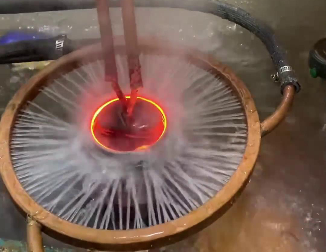 超高頻淬火機(jī)，只要三秒就可以對工件完成淬火熱處理