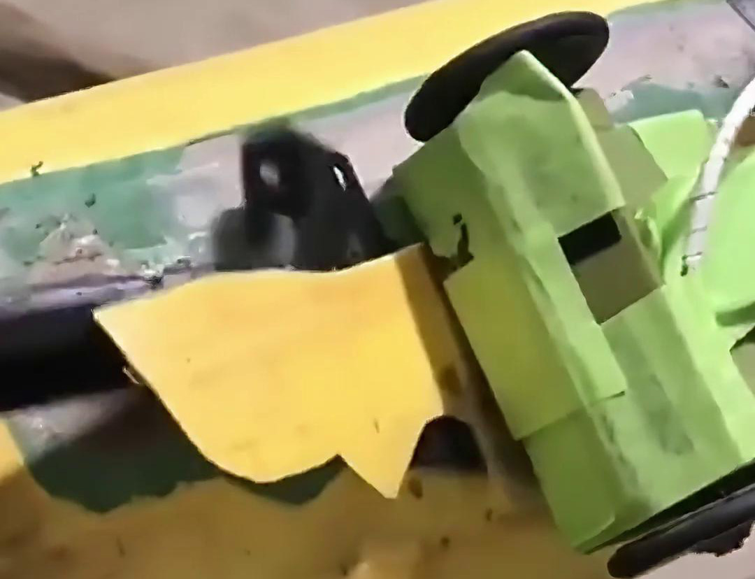 手持式高頻加熱機(jī)預(yù)熱脫漆，輕松對(duì)金屬表面的油漆進(jìn)行剝脫