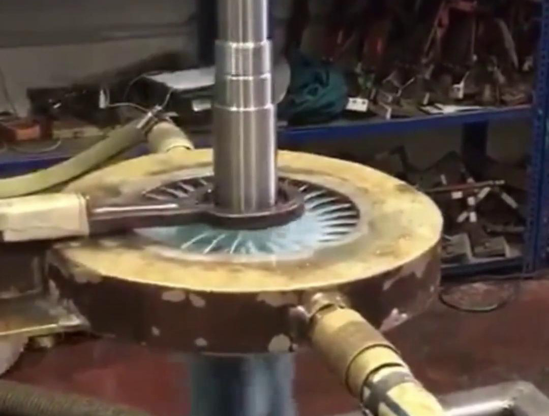 高頻數(shù)控淬火機(jī)床，更換感應(yīng)加熱線圈可適合各類軸、齒輪淬火工藝