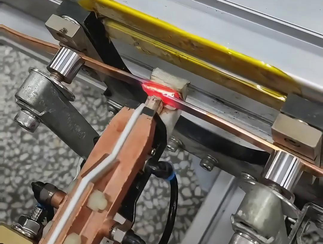 手持式高頻焊機(jī)對銅板焊接，手持式感應(yīng)加熱設(shè)備標(biāo)準(zhǔn)5米同軸電纜