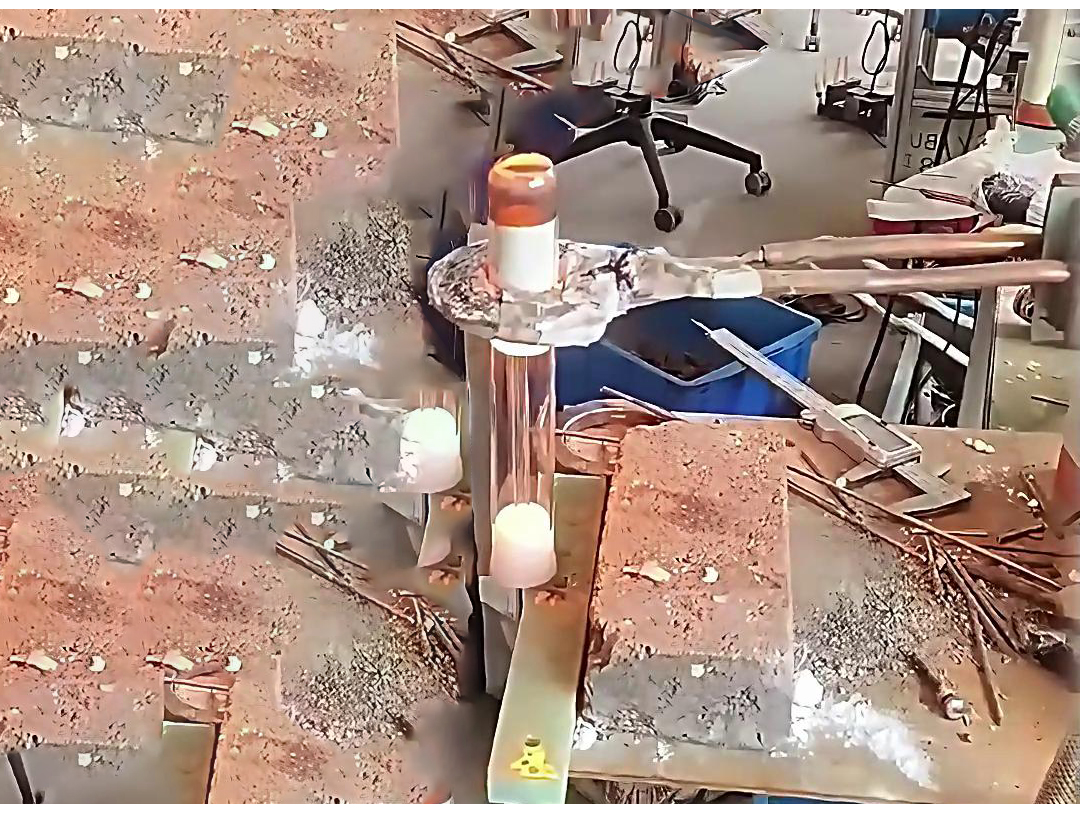 簡(jiǎn)易真空熔煉爐，一般用在實(shí)驗(yàn)室，教學(xué)演示使用