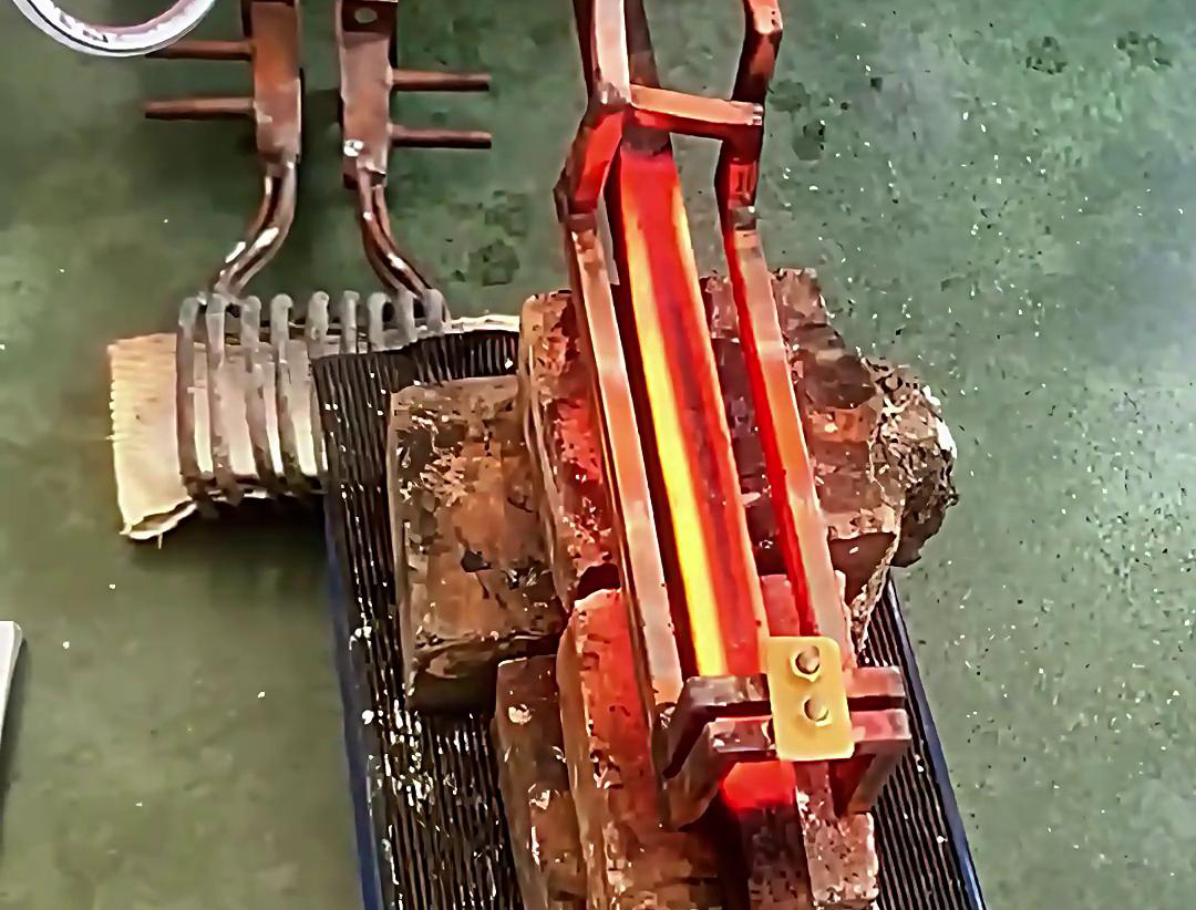 高頻感應(yīng)加熱機(jī)對25mm方鋼加熱測試，哪一種感應(yīng)加熱線圈會比較好