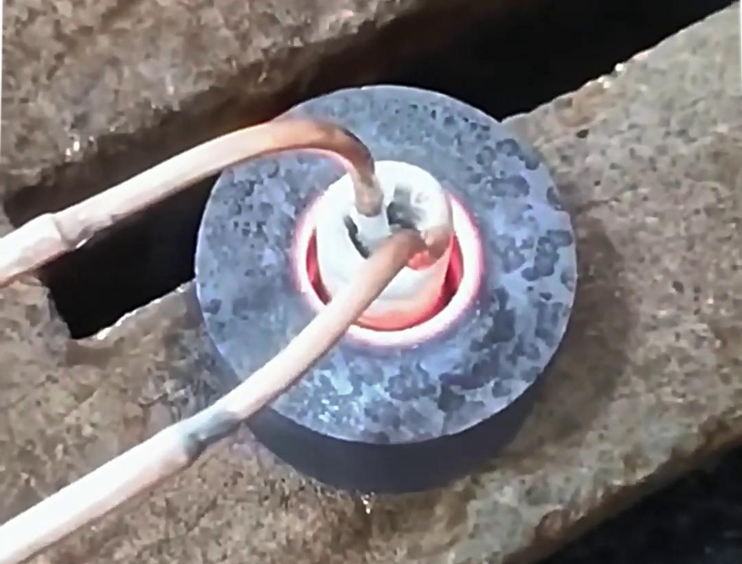 內(nèi)孔加熱使用高頻加熱機(jī)有什么優(yōu)勢(shì)？