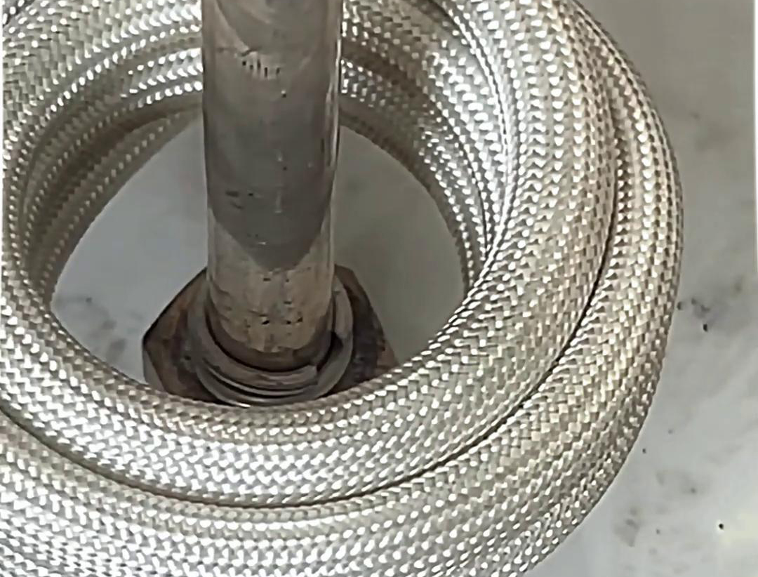 汽車鋁配件高頻釬焊具有高效快速、焊接質(zhì)量高、熱影響區(qū)小、節(jié)能環(huán)保等技術(shù)特點(diǎn)