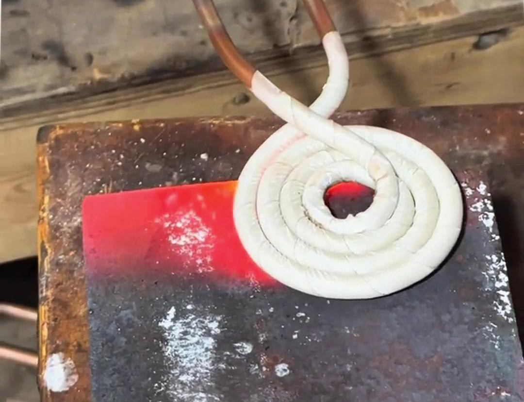 高頻機(jī)平面加熱主要用于焊接、淬火、回火、退火等工藝過程