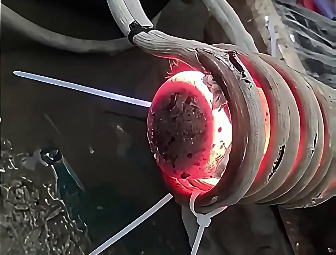 50mm實(shí)心圓鋼棒料使用感應(yīng)加熱設(shè)備進(jìn)行加熱