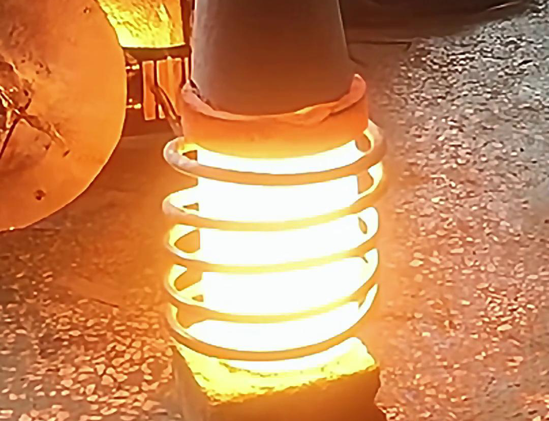 超音頻感應(yīng)加熱設(shè)備是一款常用于大型實(shí)心棒材加熱設(shè)備