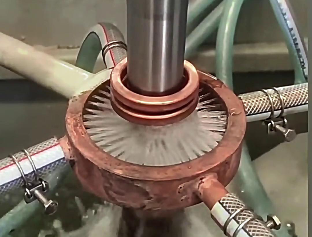 軸的淬火層深、硬度要均勻一致，還得用高頻淬火機(jī)床