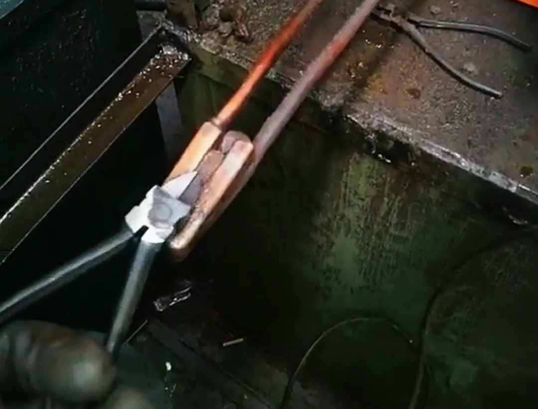 用超高頻感應(yīng)加熱技術(shù)對鉗子關(guān)鍵部位進行快速加熱與冷卻淬火