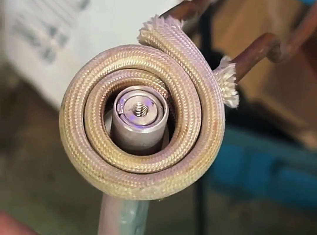 通過高頻感應(yīng)加熱實(shí)現(xiàn)鋁管與堵頭的快速、牢固連接