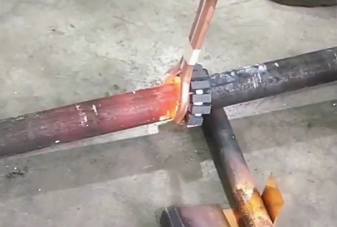 手持式高頻機(jī)由于其便攜性、多功能性和高效性，在金屬加工領(lǐng)域有著廣泛的應(yīng)用