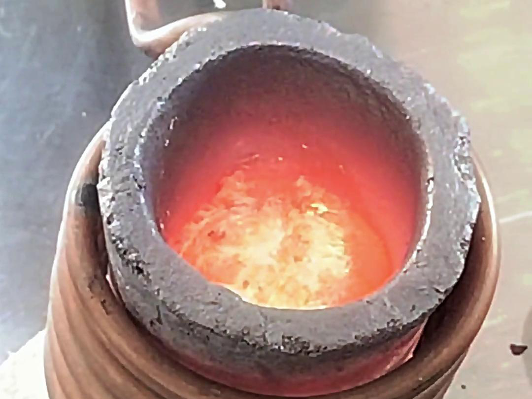 1公斤高頻熔煉爐在廢鋁熔煉打樣中具有高效、精準(zhǔn)、靈活等優(yōu)勢