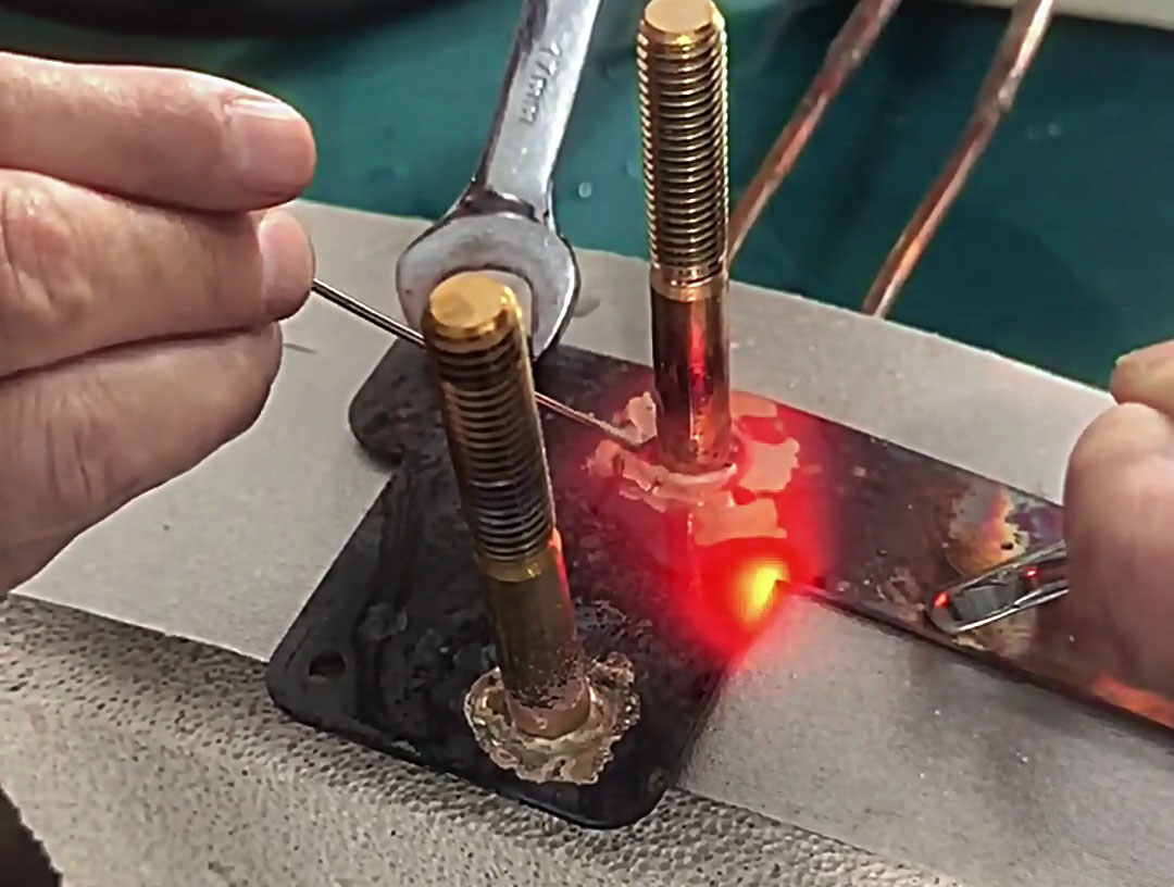 高頻焊接能快速加熱銅板與螺母的接觸面，在短時(shí)間內(nèi)達(dá)到焊接溫度