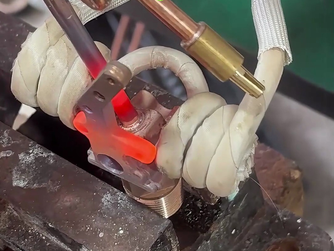 銅管、鋁管焊接、銅件鋁件不銹鋼工件配件焊接都可以使用高頻焊機完成