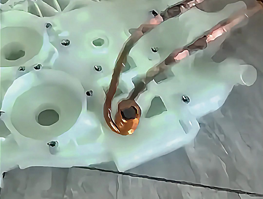 傳統(tǒng)熱裝工藝OUT，手持式高頻加熱機(jī)如何讓金屬與塑料模具不變形