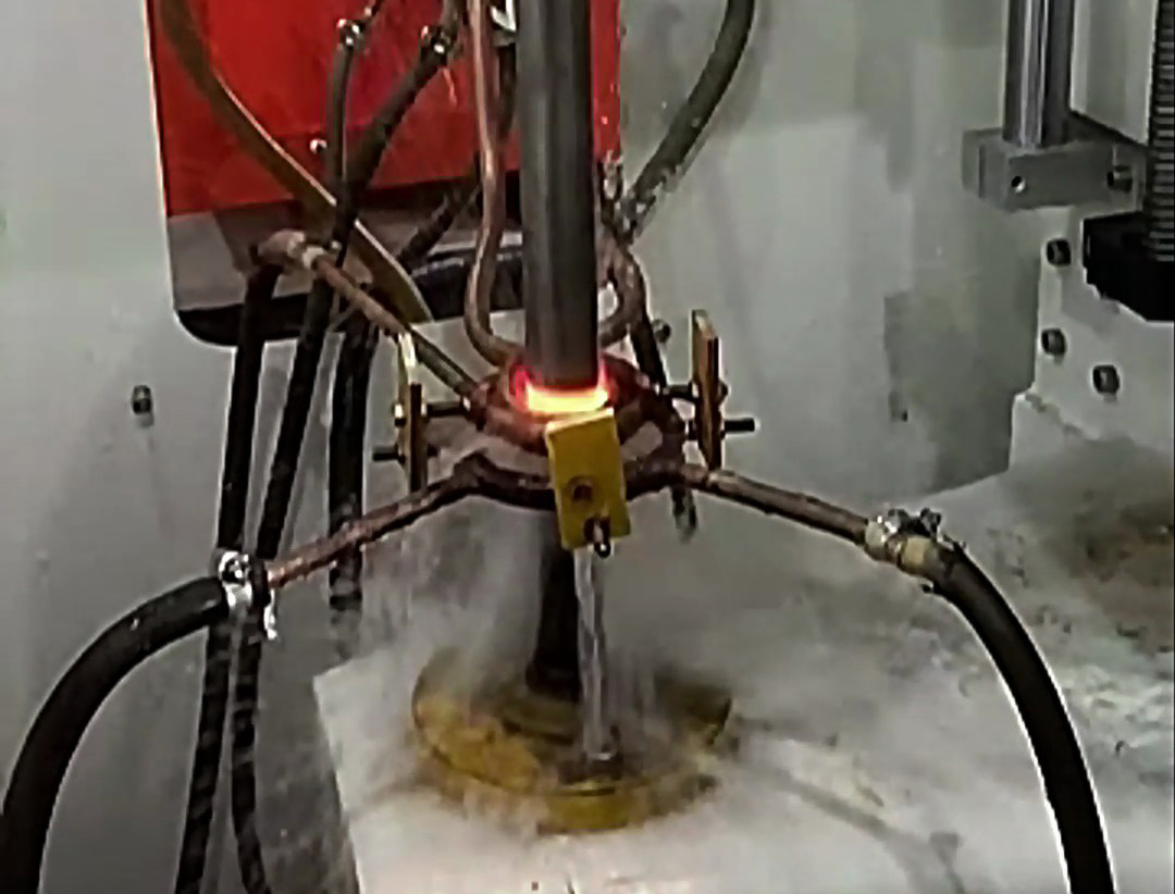 你以為銷子淬火還要人工？這臺機器已經實現(xiàn)銷軸全自動化高頻淬火了