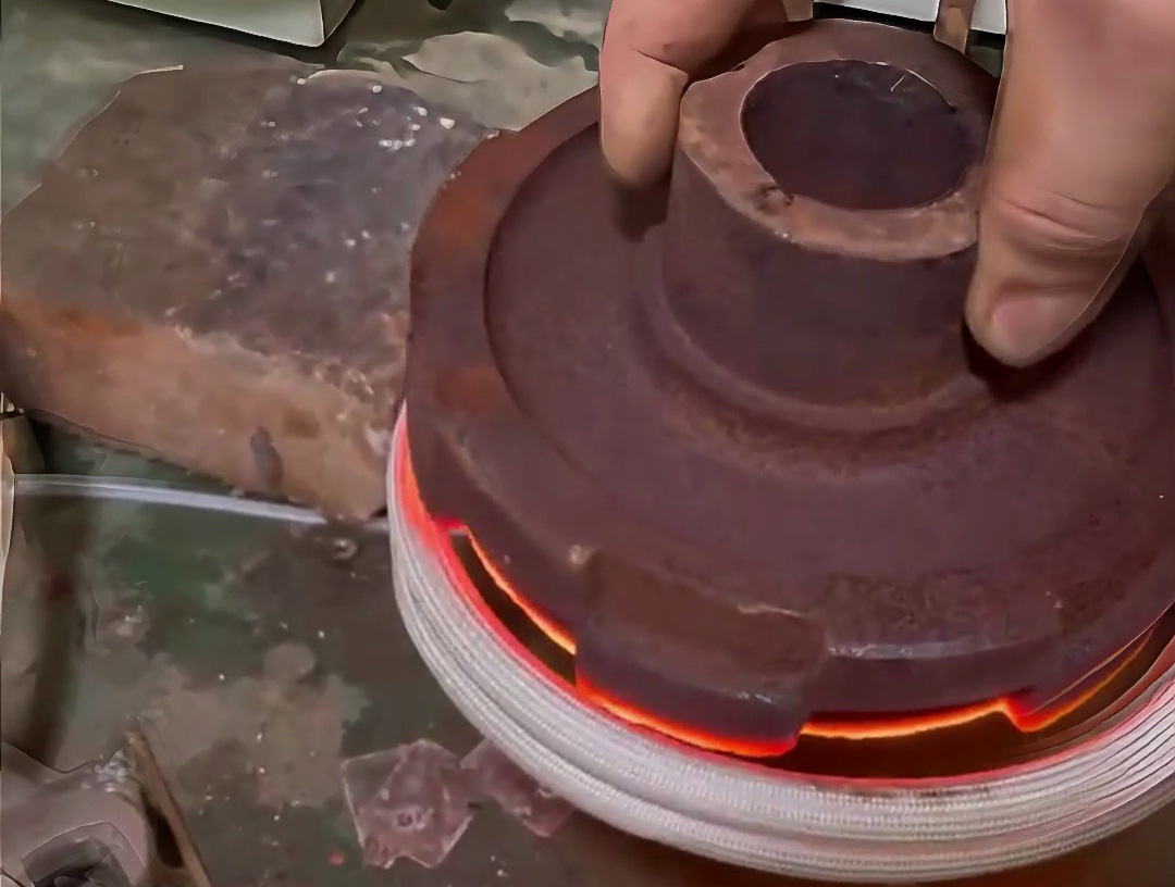 金屬零件高頻淬火大公開，手動(dòng)vs自動(dòng)化，哪種更適合