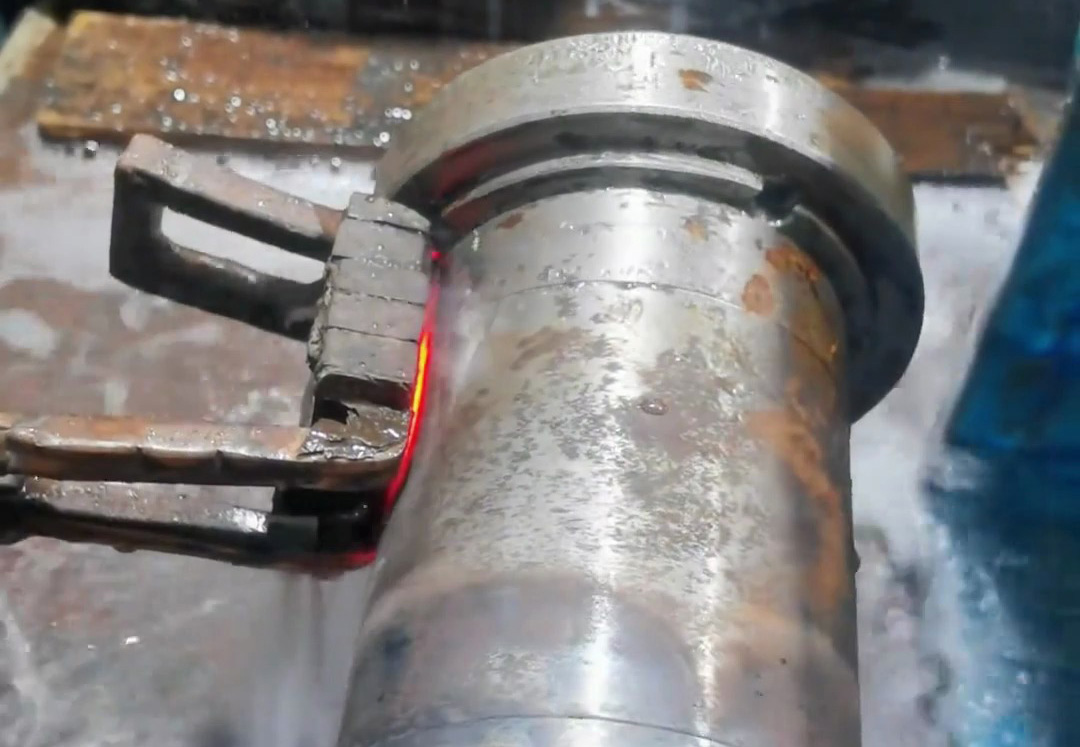 金屬在高溫下瞬間冷卻會(huì)發(fā)生什么？電機(jī)軸工業(yè)高頻淬火實(shí)拍