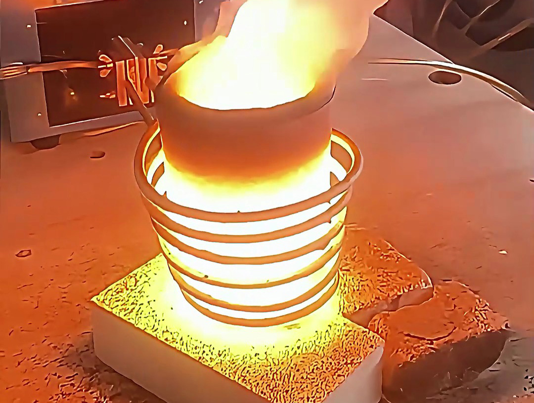 小型高頻金屬熔煉爐適用于多種金屬材料的熔煉，如金、銀、銅、鋁及其合金等