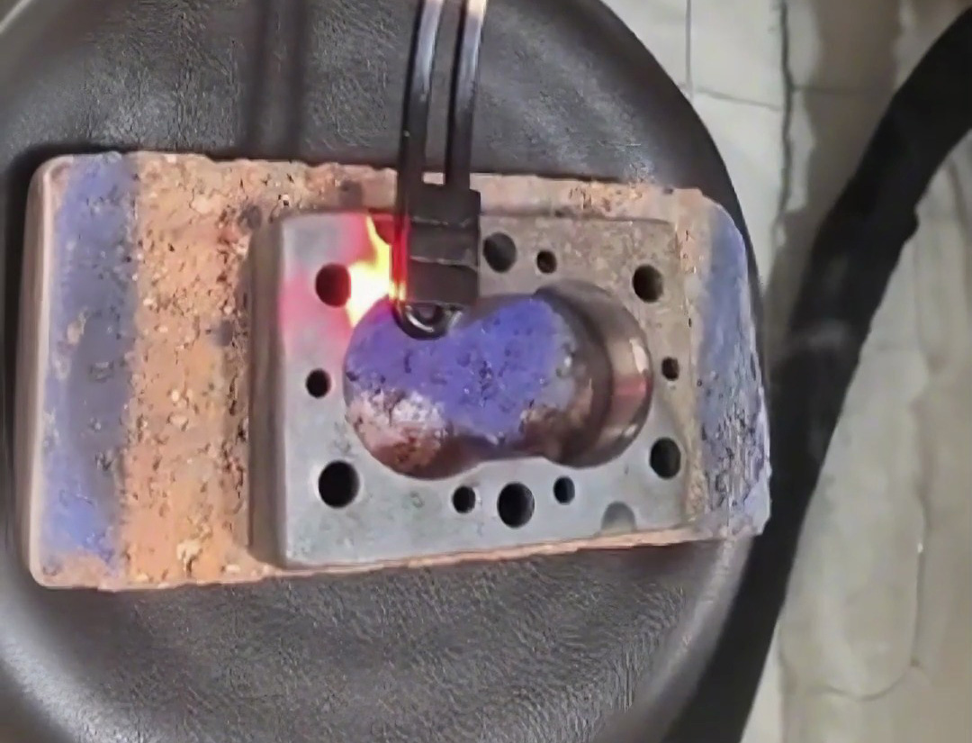 你以為金屬熱處理很復(fù)雜？金屬表面熱處理新境界！手持高頻加熱機(jī)這款設(shè)備讓一切變得簡(jiǎn)單