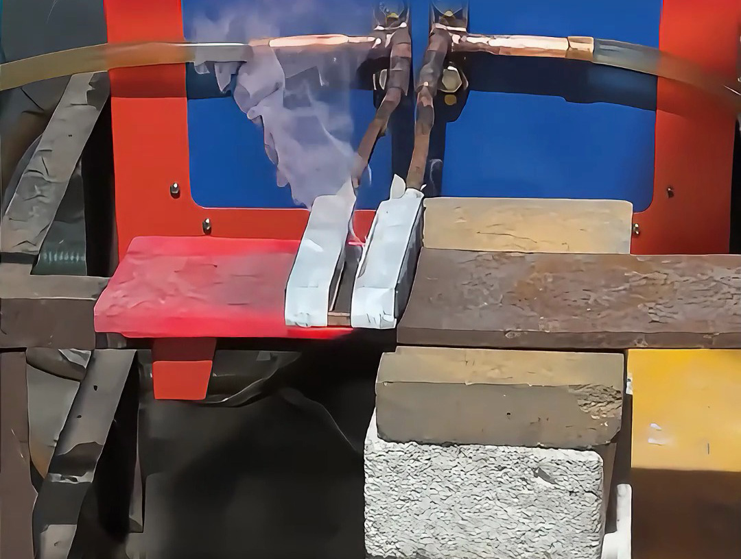 幾秒加熱6毫米鋼板！鋼板瞬間變紅！超音頻感應(yīng)加熱機(jī)效率驚人